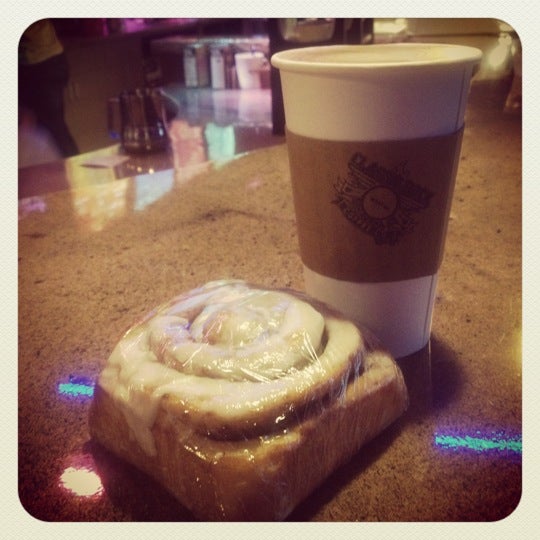 4/20/2012 tarihinde Becky C.ziyaretçi tarafından Classic Rock Coffee Co.'de çekilen fotoğraf