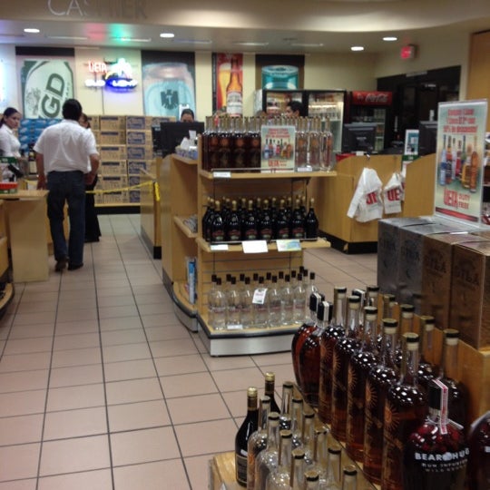 Ueta Duty Free (Ahora cerrado) 11 tips