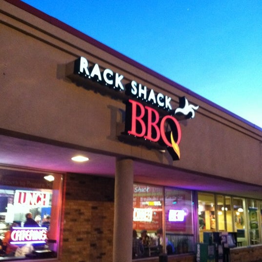 รูปภาพถ่ายที่ Rack Shack BBQ โดย Erin A. เมื่อ 2/19/2012
