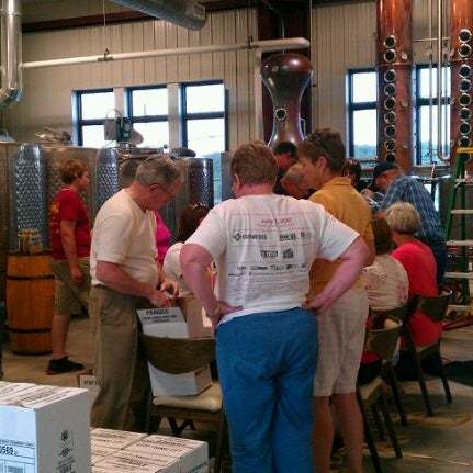6/27/2012 tarihinde Tony F.ziyaretçi tarafından Mississippi River Distilling Company &amp; Cody Road Cocktail House'de çekilen fotoğraf