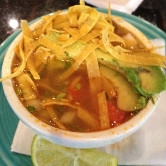 รูปภาพถ่ายที่ La Parrilla Mexican Restaurant โดย Lise P. เมื่อ 7/24/2012