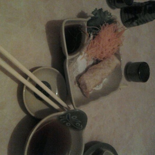 Foto diambil di Sakura Sushi Japanese Restaurant oleh &gt;!}={!&lt; Abby &lt;•($)•&gt; pada 4/23/2012