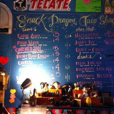 8/4/2012 tarihinde Jon G.ziyaretçi tarafından Snack Dragon'de çekilen fotoğraf