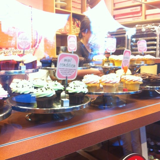 Photo taken at Cupcakes on Denman by Caro M. on 2/14/2012