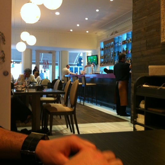 6/14/2012 tarihinde Enrique U.ziyaretçi tarafından Café Central'de çekilen fotoğraf
