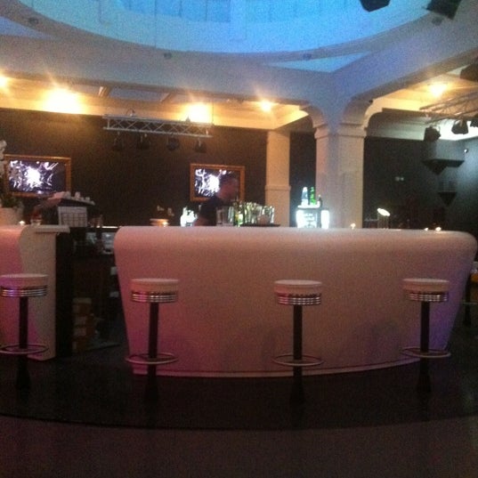 รูปภาพถ่ายที่ 360º Lounge Bar โดย Farida A. เมื่อ 4/9/2012