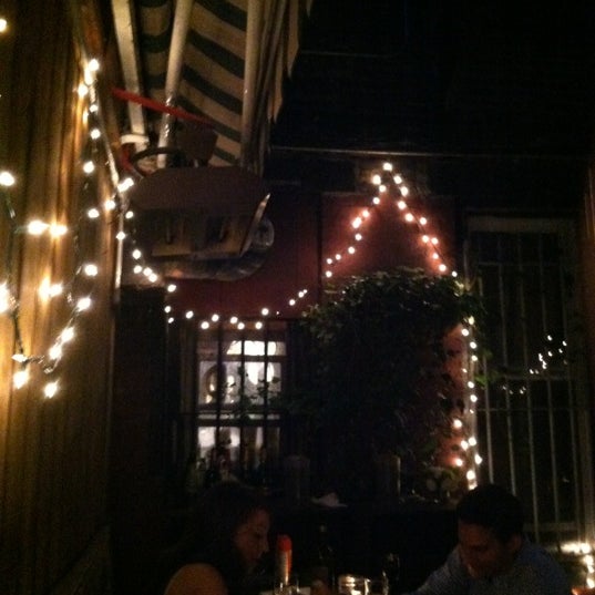 Foto tomada en Home Restaurant  por Danny M. el 7/2/2012
