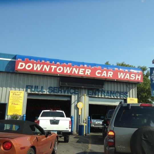 Das Foto wurde bei Downtowner Car Wash von Chris H. am 6/27/2012 aufgenommen