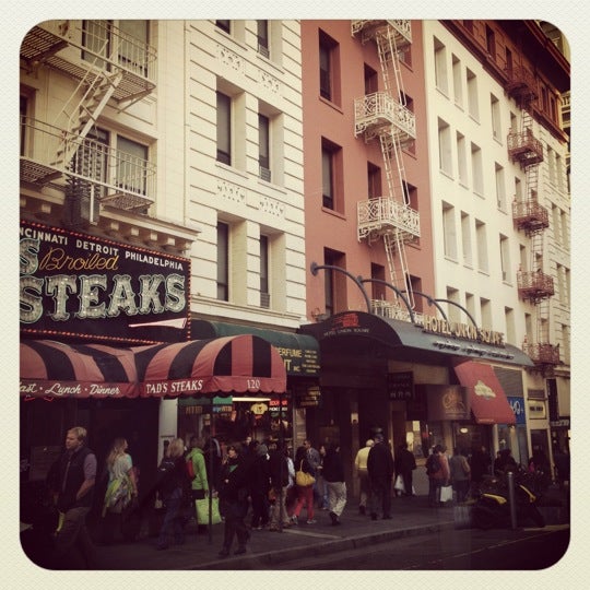 รูปภาพถ่ายที่ Hotel Union Square โดย Stéphanie H. เมื่อ 5/28/2012