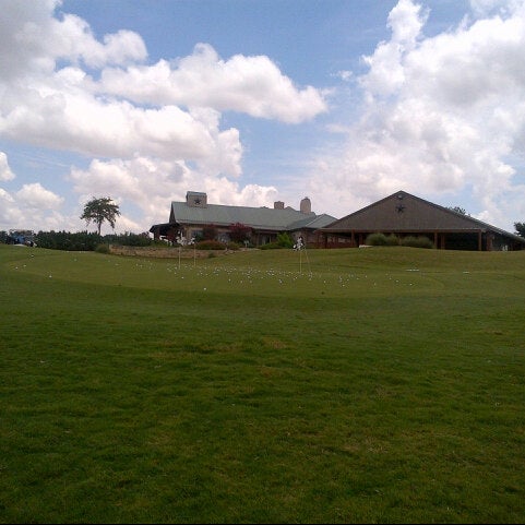 Foto tomada en The Golf Club at Star Ranch  por Travis C. el 6/30/2012
