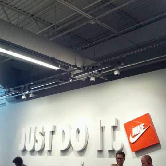 woodburn outlet mall nike store