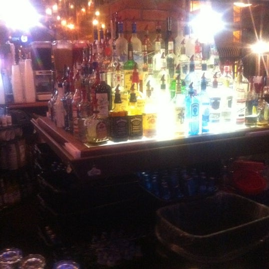 Foto scattata a Kilroy&#39;s Bar &amp; Grill: Sports Bar da Jeeves il 8/20/2012