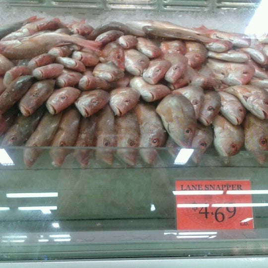6/9/2012 tarihinde Miss Janeziyaretçi tarafından Broward Meat And Fish Company'de çekilen fotoğraf