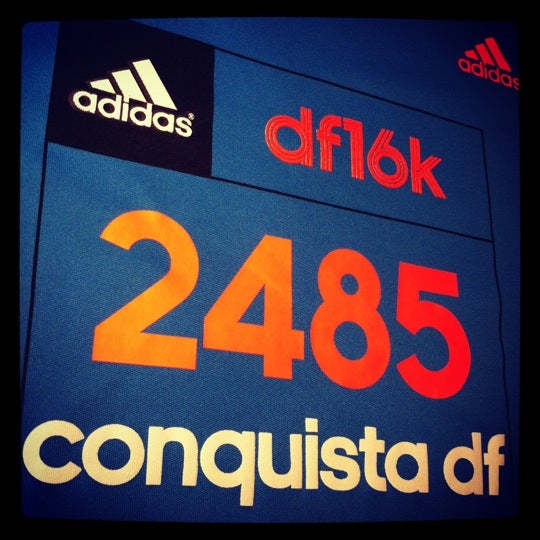 Das Foto wurde bei Carrera #adidas16k Conquista D.F. von G T. am 8/19/2012 aufgenommen