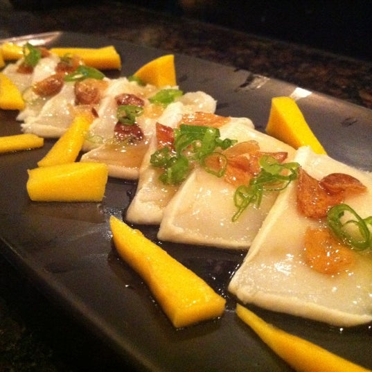 Foto diambil di Nanami Sushi Bar &amp; Grill oleh Liang S. pada 7/23/2011