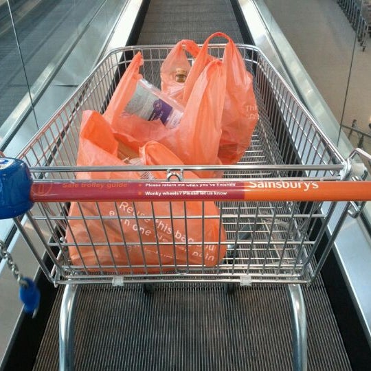 Sainsbury's NewcastleunderLyme'de Süpermarket