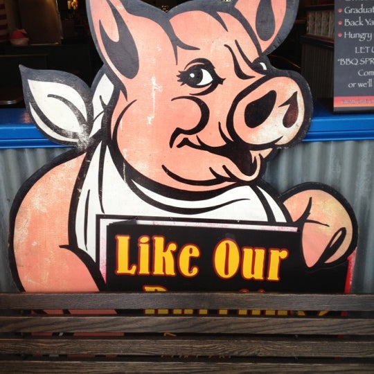 Photo taken at Tennessee&#39;s Real BBQ Real Fast by Kino D. on 4/12/2012