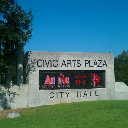 Foto tomada en Thousand Oaks Civic Arts Plaza  por Chris M. el 10/19/2011