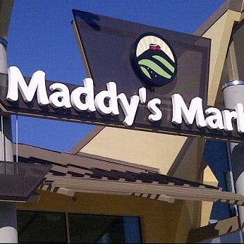 รูปภาพถ่ายที่ Maddy&#39;s Market โดย Adam K. เมื่อ 12/22/2011