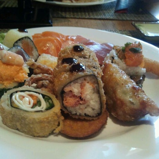 Photo taken at Restaurante Sapporo - Itaim Bibi by Valdenice B. on 9/2/2011
