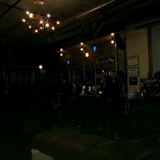 Foto tirada no(a) Moca Lounge por Chenelle Dimples S. em 3/27/2012