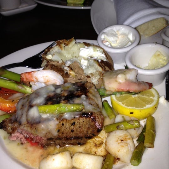 Photo taken at The Keg Steakhouse + Bar - Oakville by Sarah T. on 3/23/2012