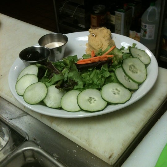 7/19/2012 tarihinde Tatiana B.ziyaretçi tarafından Leaf Kitchen'de çekilen fotoğraf