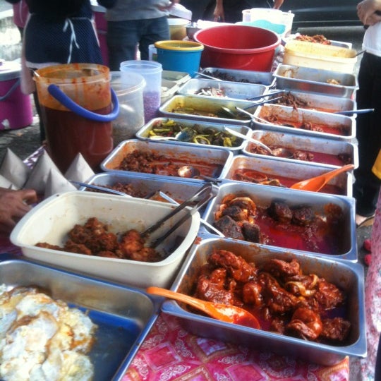 Gerai Jual Sarapan Pagi Depan Pasar Mini Equine Food Truck