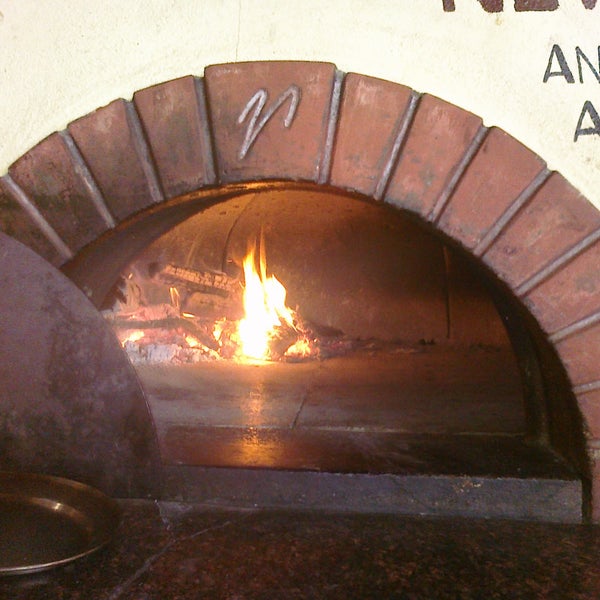 They have a wood-burining oven! Yum!