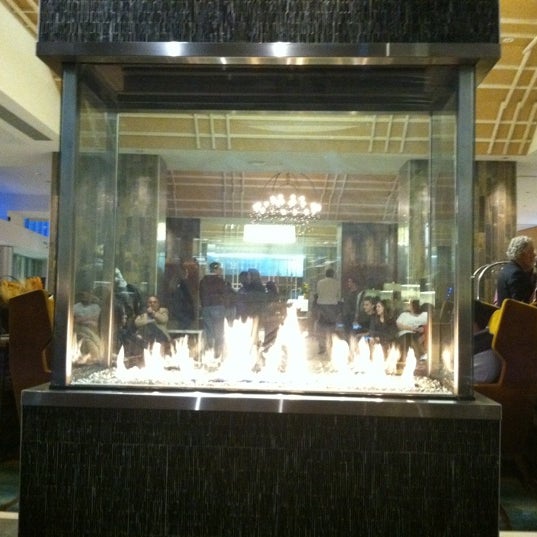11/4/2011에 Julie G.님이 JW Marriott Lobby Lounge에서 찍은 사진