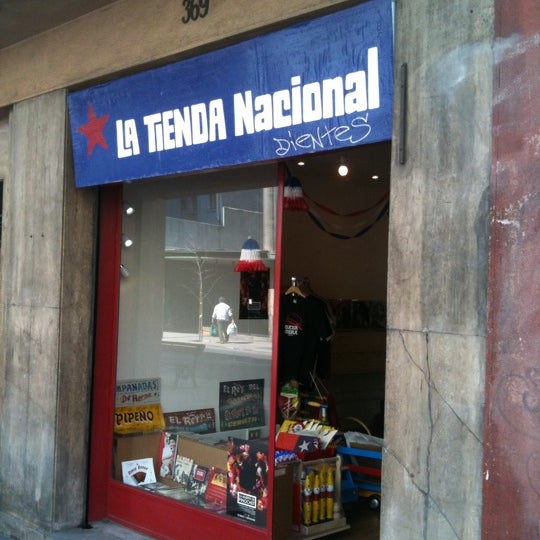 Foto tirada no(a) La Tienda Nacional por Carla T. em 9/11/2011