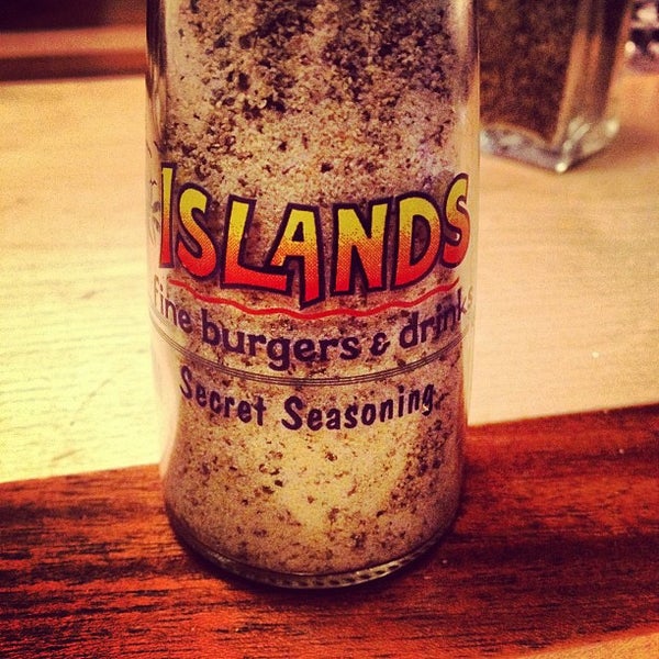 Foto scattata a Islands Restaurant da David C. il 6/16/2012