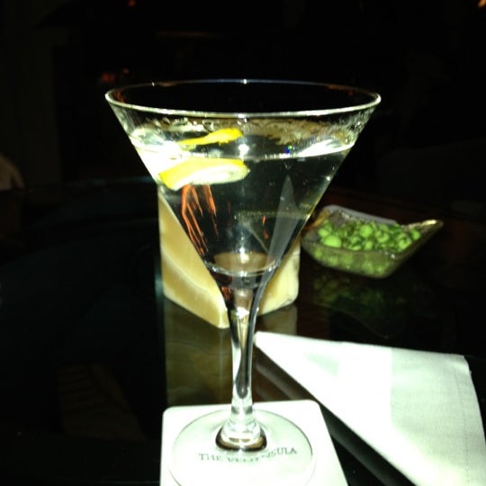 Photo taken at The Bar at The Peninsula by Dannny D. on 2/10/2012