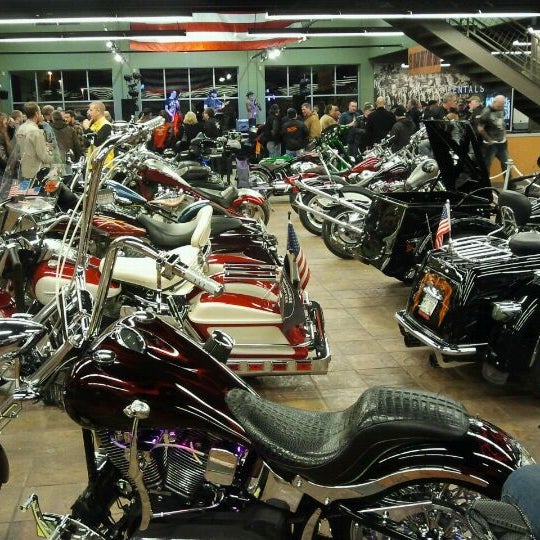 Foto tomada en House of Harley-Davidson  por Shawn M. el 1/28/2012