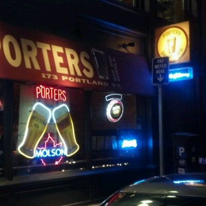 Das Foto wurde bei Porters Bar and Grill von Al S. am 2/1/2012 aufgenommen