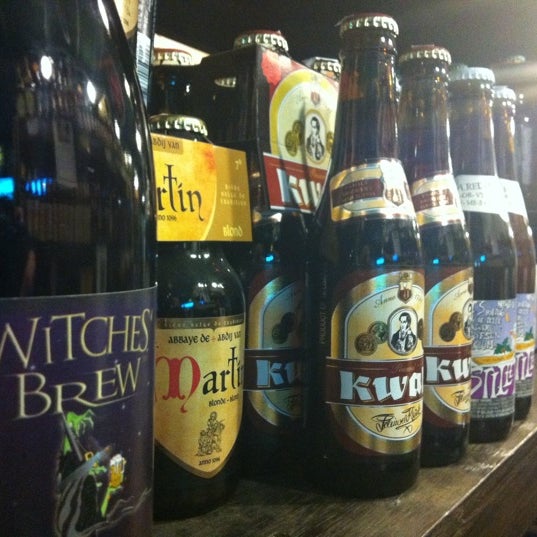 Photo taken at Peabody&#39;s Wine &amp; Beer Merchants by C. Z. on 4/15/2011