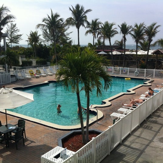 Foto tirada no(a) The Beachcomber Beach Resort Hotel por Donnie D. em 2/18/2012