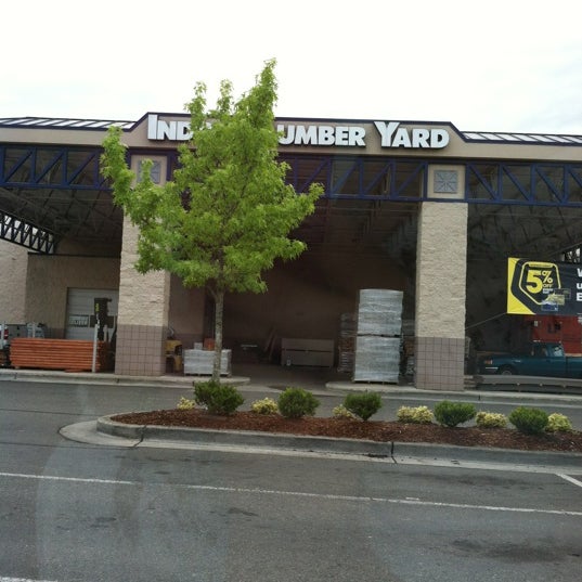Lowe's Home Improvement Hardware Store in North Auburn