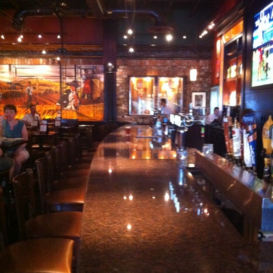 Photo taken at BJ&#39;s Restaurant &amp; Brewhouse by Edward M. on 7/7/2012