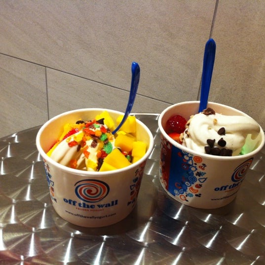 Photo taken at Off The Wall Frozen Yogurt by Sarah-Emily O. on 7/17/2012
