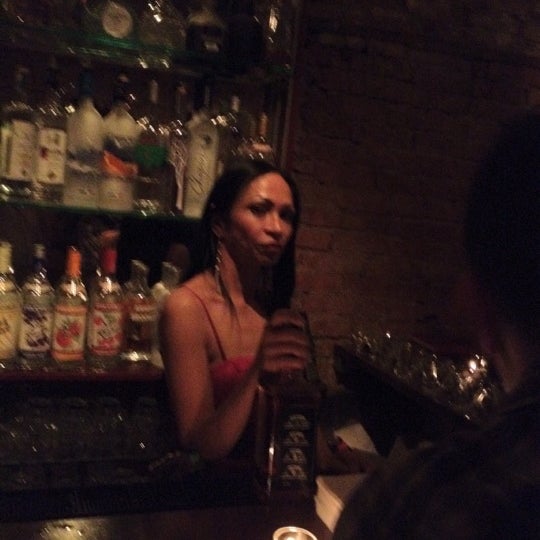 4/15/2012 tarihinde jeff r.ziyaretçi tarafından Sunita Bar'de çekilen fotoğraf