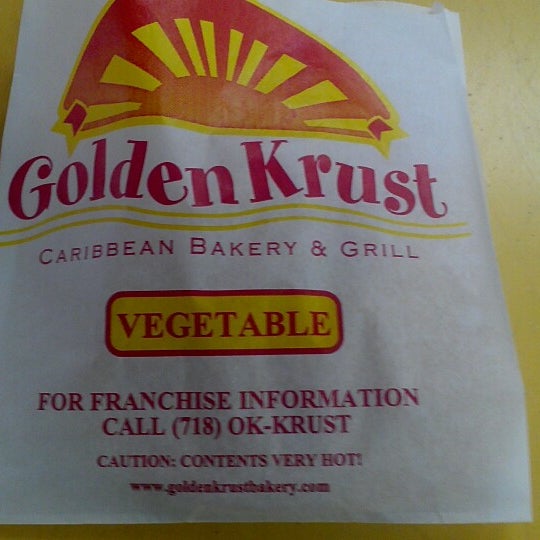 Снимок сделан в Golden Krust Caribbean Restaurant пользователем Ben B. 7/31/2012