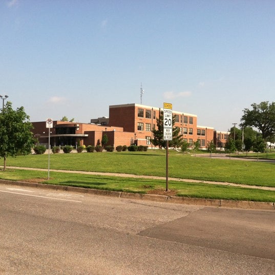 Robinson Middle School 328 N Oliver Ave