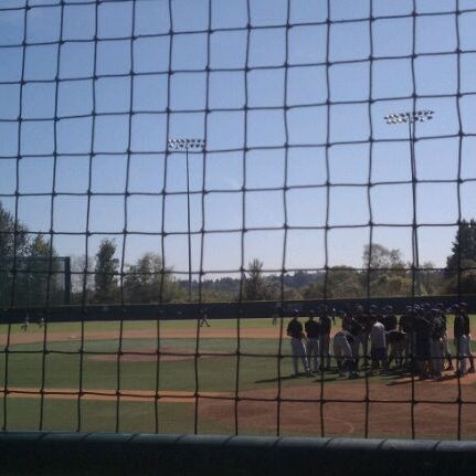 Foto diambil di Husky Baseball Stadium oleh Forrest S. pada 9/20/2011