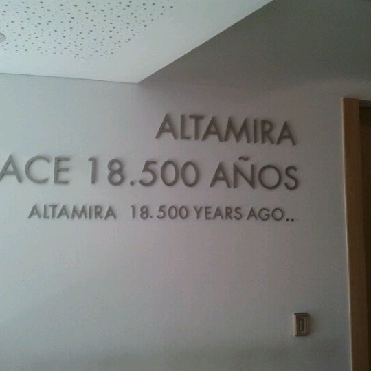 Das Foto wurde bei Museo de Altamira von Jose Antonio M. am 6/15/2012 aufgenommen