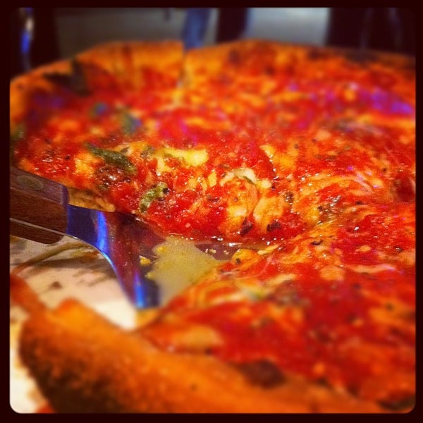 Foto tirada no(a) Patxi&#39;s Pizza por Peter S. em 11/4/2011