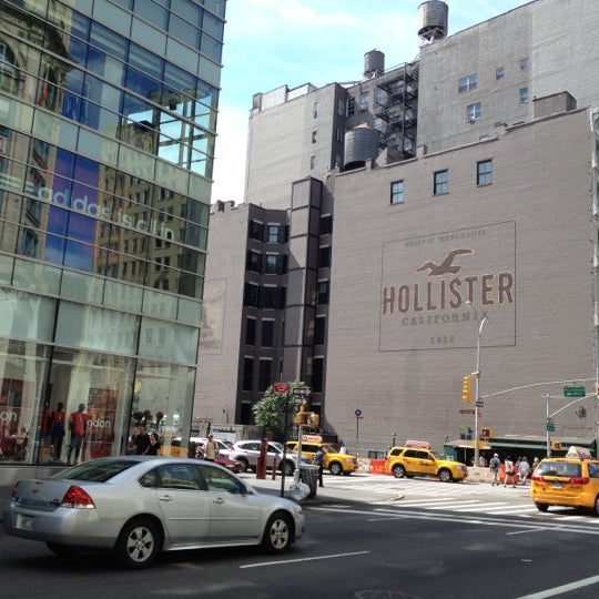 Hollister 53rd and cheap 5th ave
