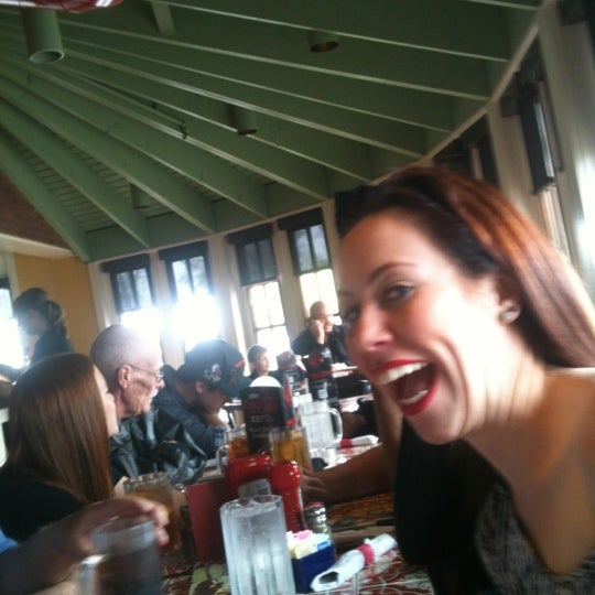 Photo taken at Chili&#39;s Grill &amp; Bar by Menny P. on 3/16/2012
