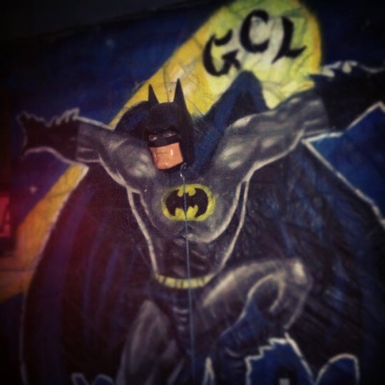 11/2/2011 tarihinde Justin V.ziyaretçi tarafından Gotham City Lounge'de çekilen fotoğraf