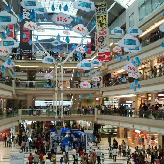 Снимок сделан в Korum Mall пользователем Navnath K. 12/14/2011